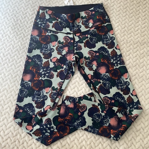 Oiselle Bird Hug Tights, size 6 - Picture 8 of 9